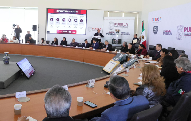 Aumento en recaudación se refleja en mejores obras para familias poblanas: Armenta