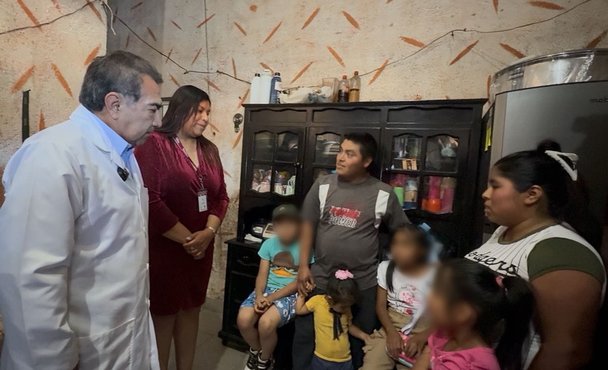 Gobierno estatal brinda atención cercana a familias en Huauchinango