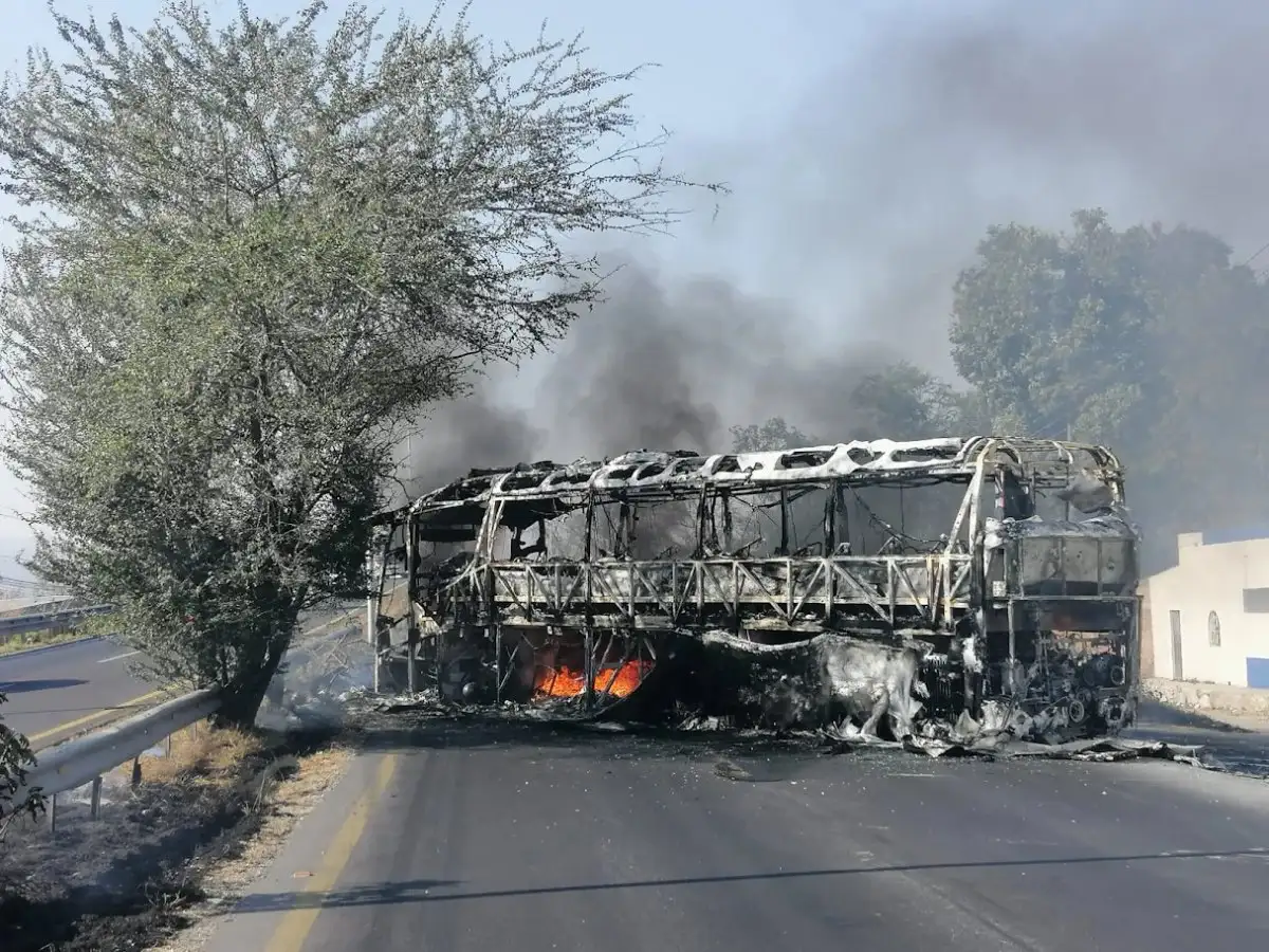 Narcobloqueos tras muerte de El Mencho obligan a suspender actividad deportiva en tres estados