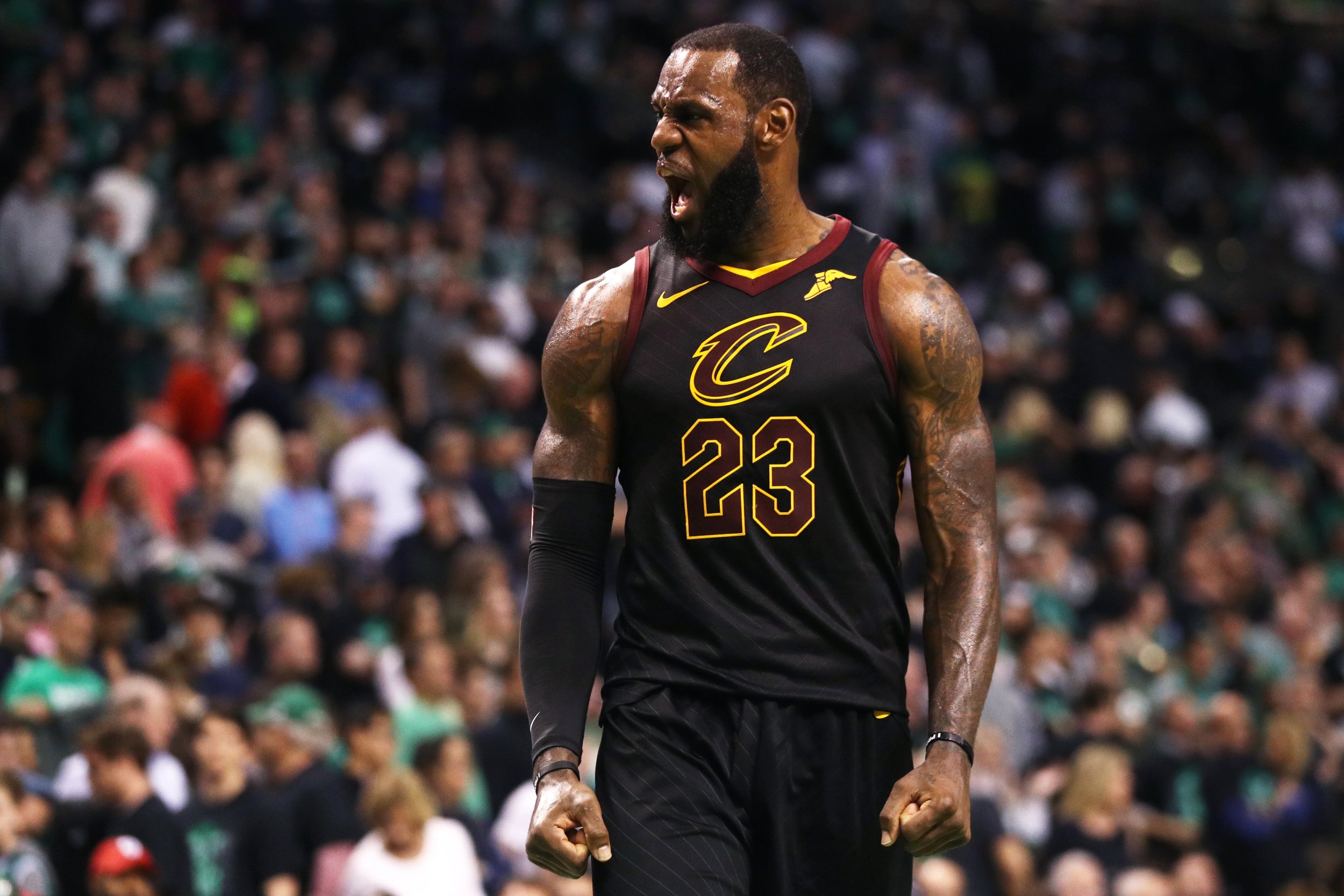 LeBron James el primer jugador con 43 mil puntos en la NBA