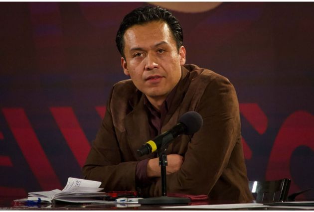 Marx Arriaga se atrinchera en SEP tras negarse a modificar libros de texto