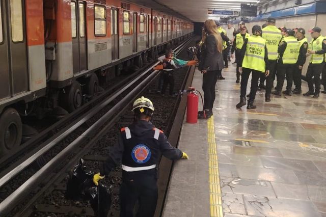 Mujer muere tras caer a las vías en estación Zócalo del Metro CDMX