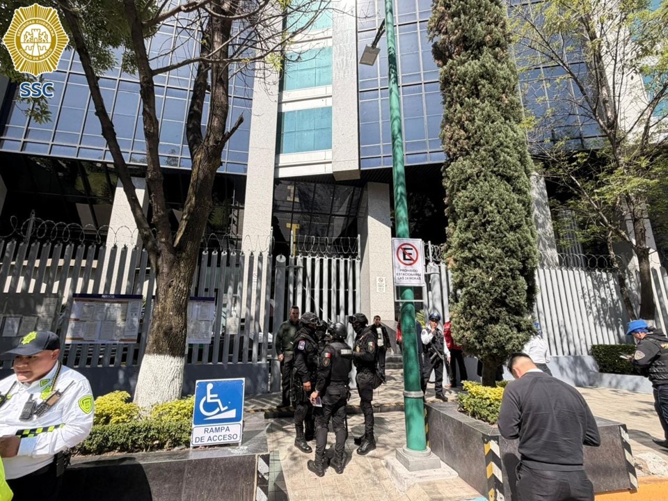 Por amenaza de bomba, desalojan Torre del Poder Judicial de la Federación