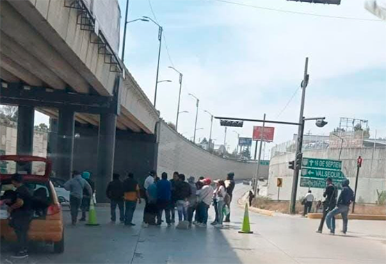 Cierran terminal de Ruta Valsequillo por manifestación de transportistas 