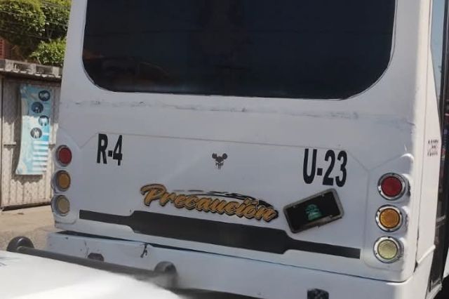 Unidad del transporte público atropella a tres mujeres en la 119 poniente