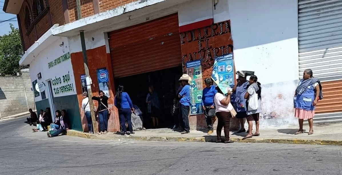 Sin efectivo en Intermex Tochimilco: clientes denuncian retrasos