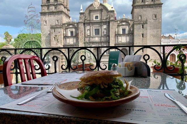 Restauranteros piden frenar ambulantaje en el Centro Histórico de Puebla