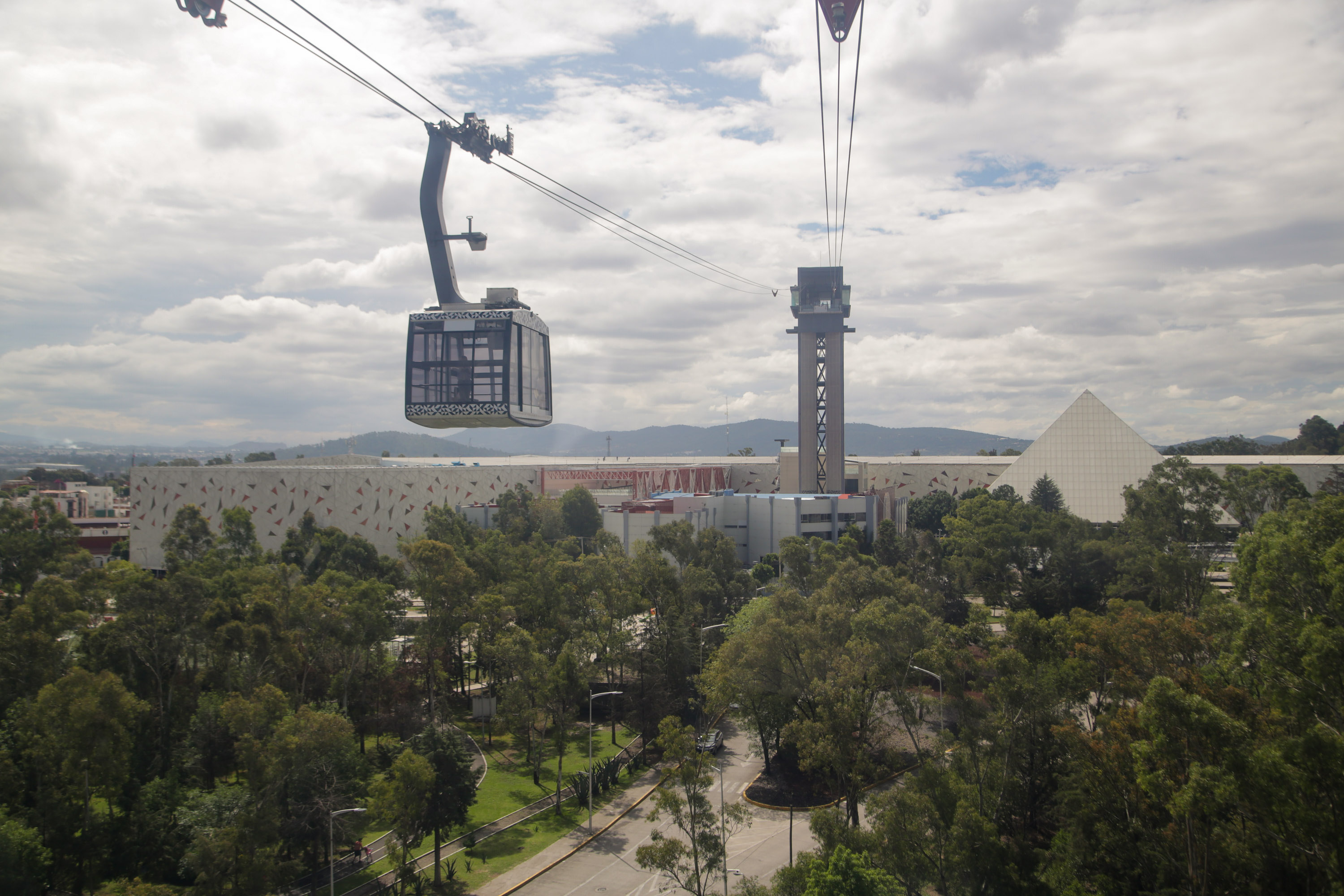 Estado analiza sedes para reubicar el Teleférico como parte del proyecto Cablebús: García Parra
