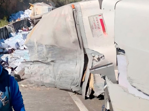 Volcadura de tractocamión genera cierre de autopista Puebla-Orizaba 