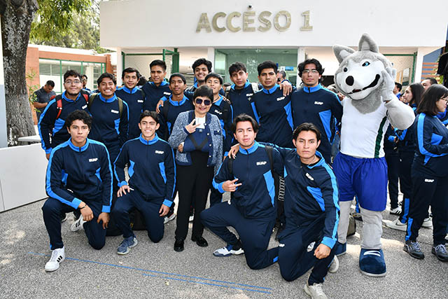 Rectora de la BUAP abandera a delegación deportiva rumbo a competencias nacionales