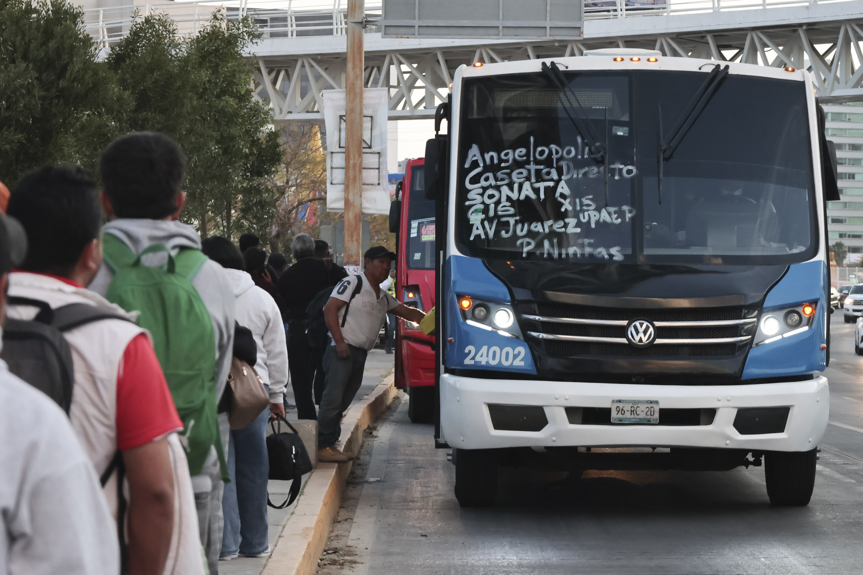 VIDEO Estrella Roja brinda servicio en la Vía Atlixcáyotl