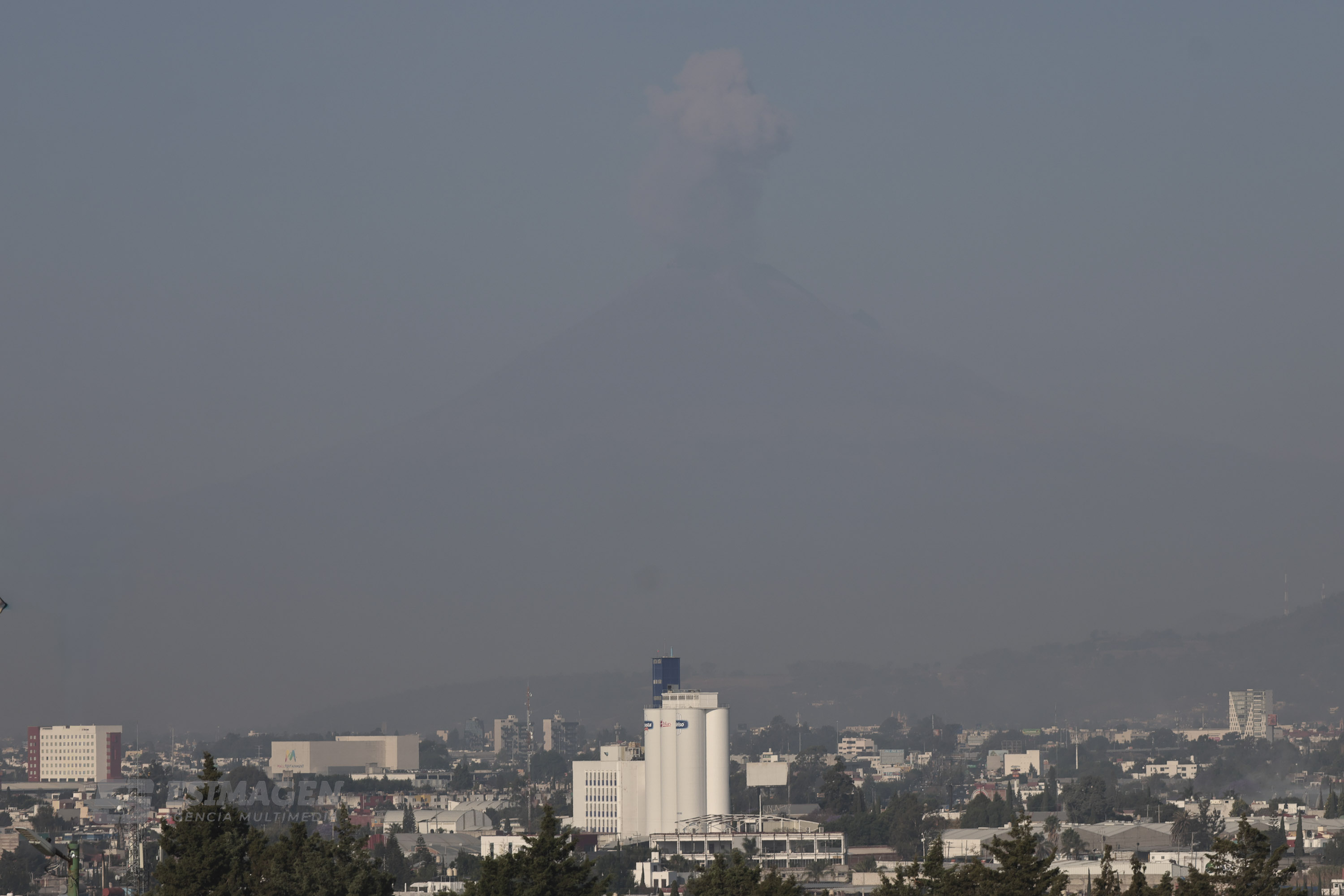 VIDEO Pese a mala calidad del aire, se precia fumarola del Popocatépetl