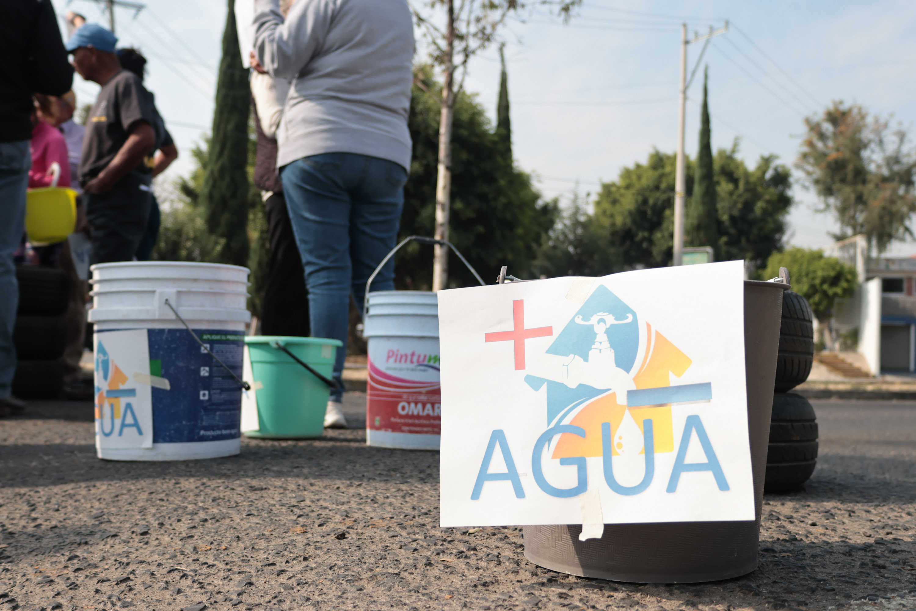 VIDEO Vecinos bloquean Avenida Margaritas en Puebla por falta de agua
