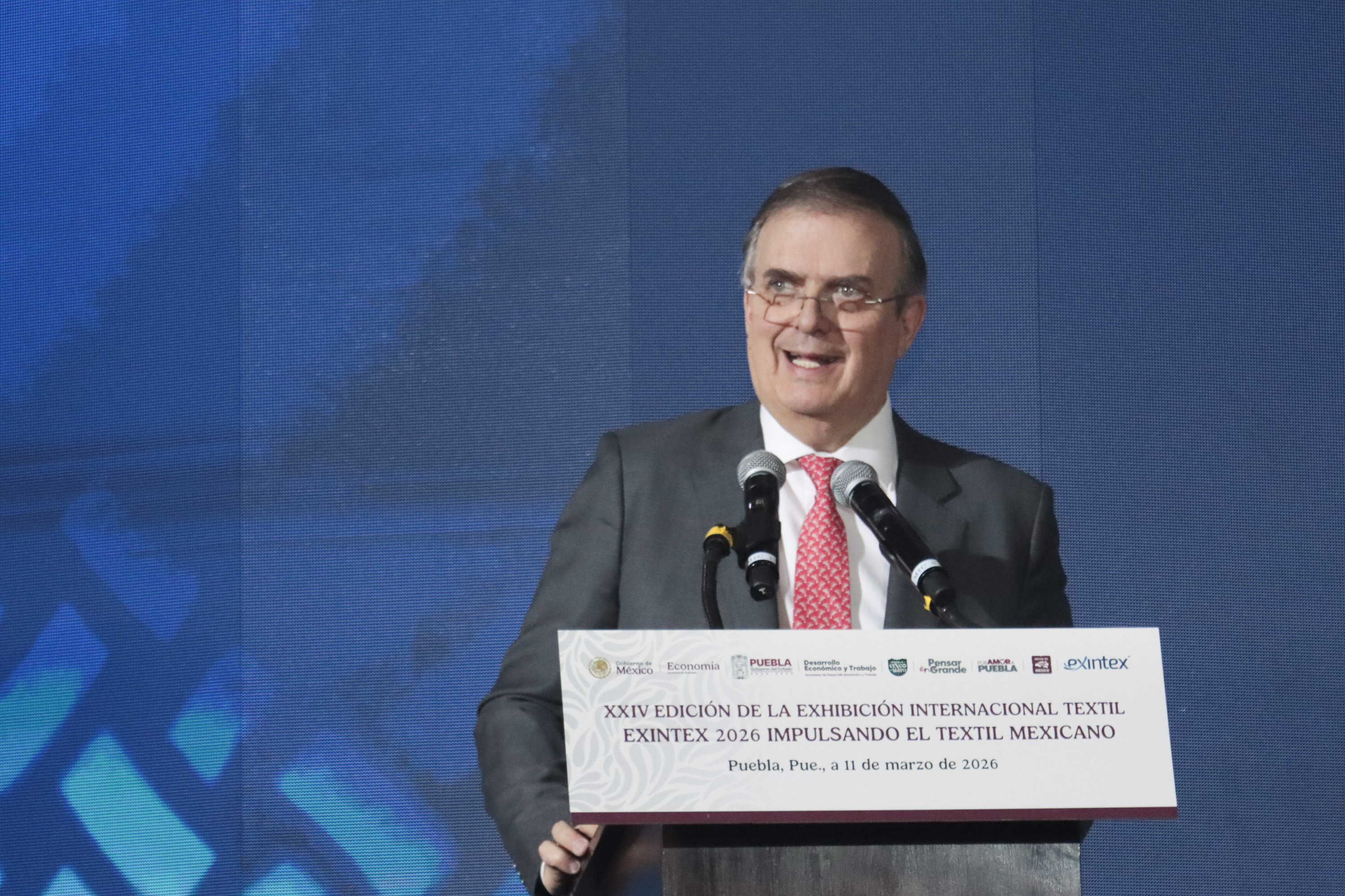 Descarta Marcelo Ebrard que exista recorte de personal en Volkswagen