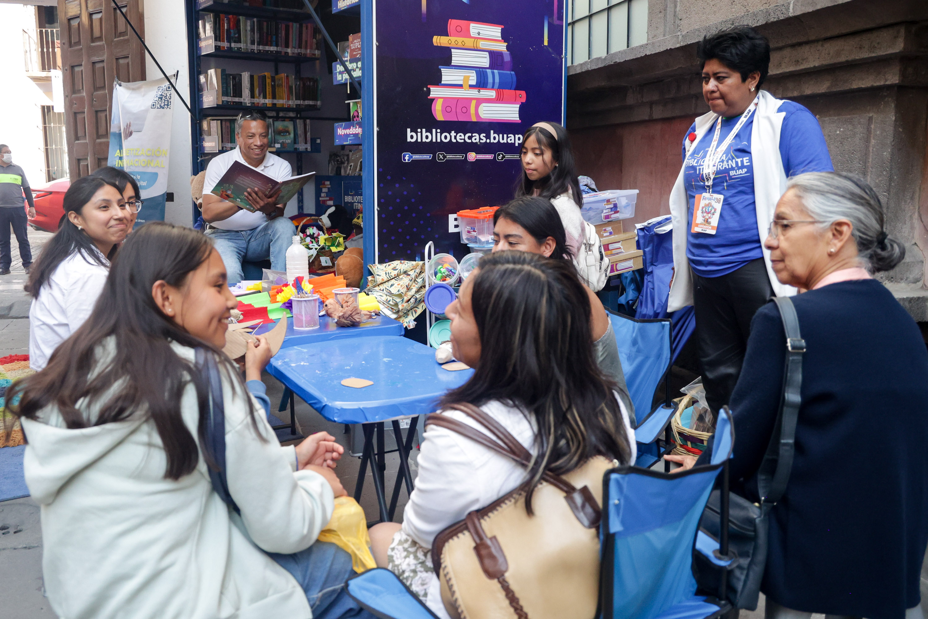 Biblioteca Itinerante de la BUAP incentiva la lectura en la FENALI