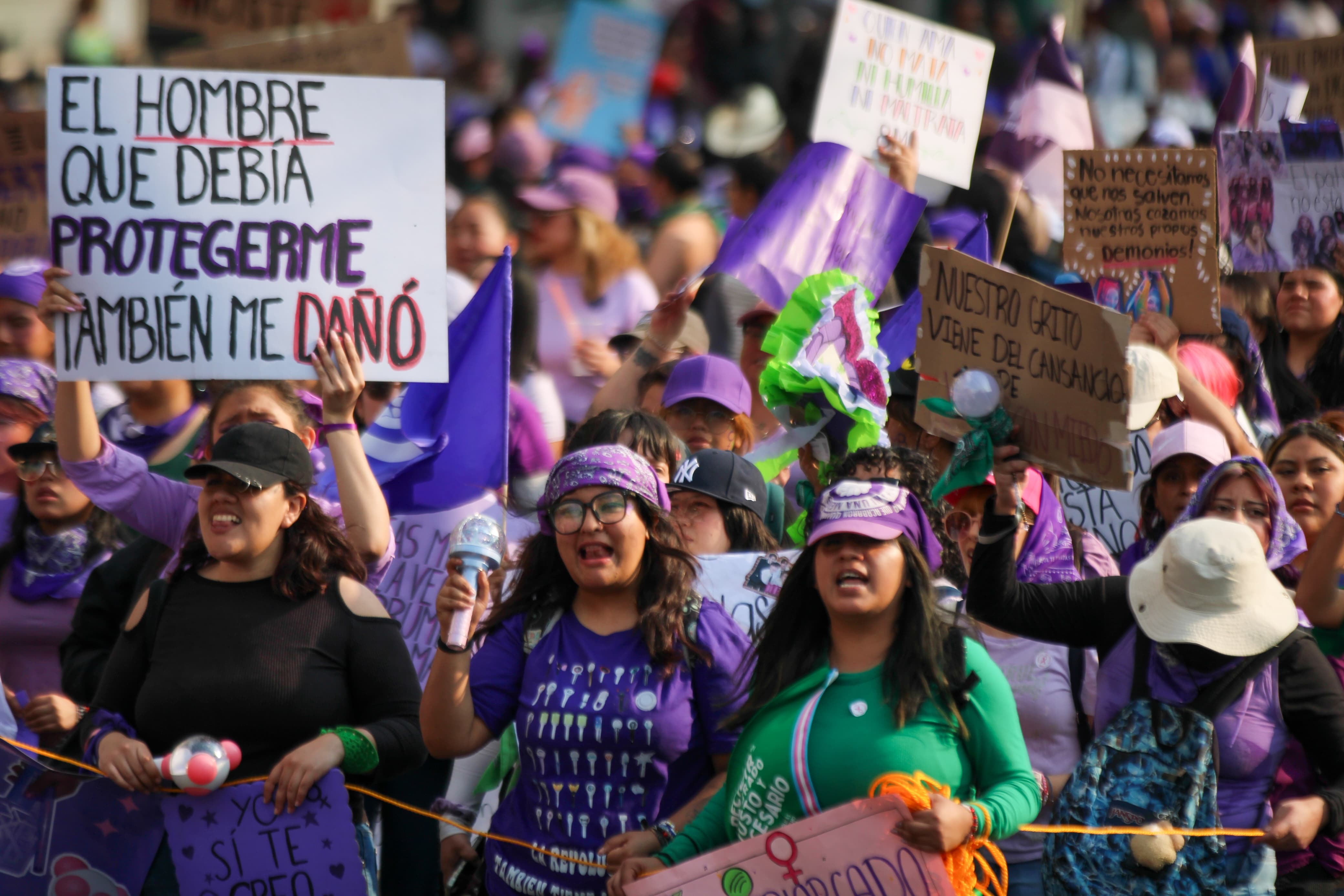 Más de 120 mil mujeres participaron en la Marcha del 8M en CDMX