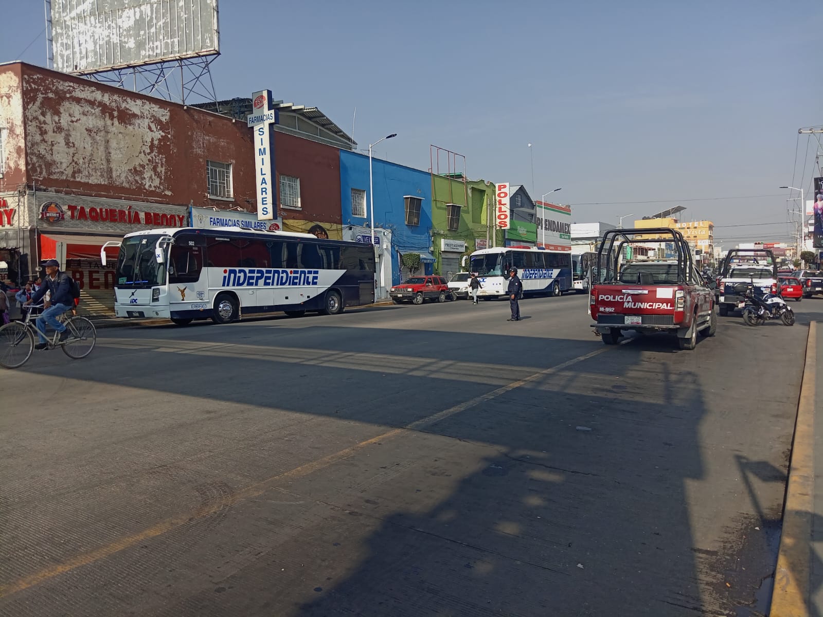 Operativo para regular transporte en Texmelucan genera jaloneos entre choferes y personal de Tránsito