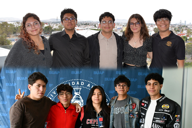 Estudiantes de la BUAP ganan Hackathon con soluciones tecnológicas para la industria
