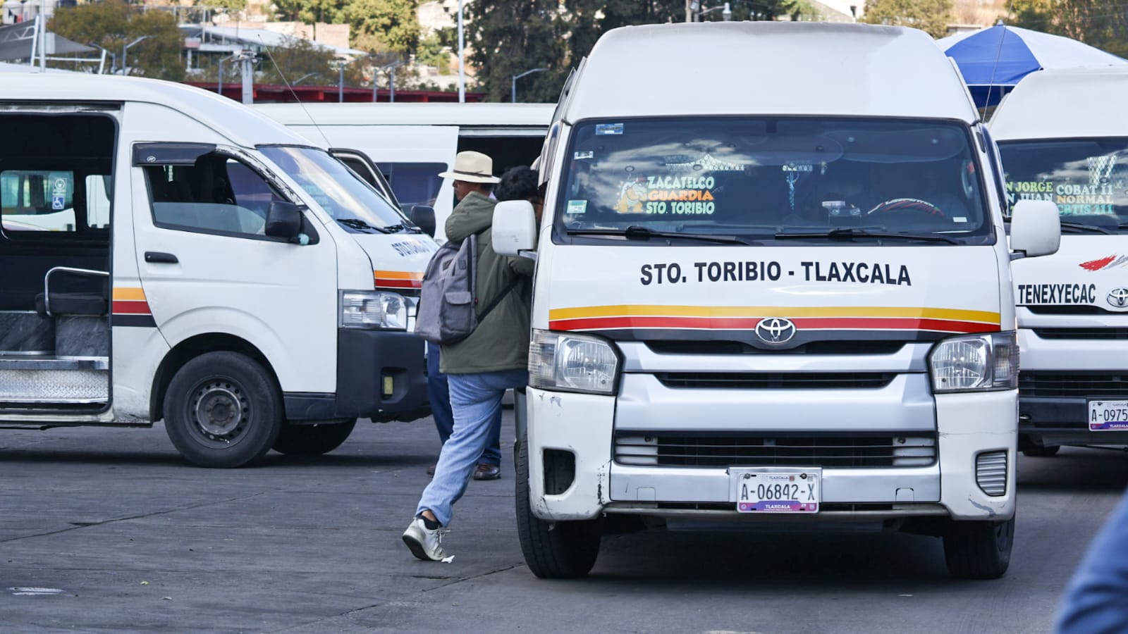 Asaltan una combi en Apizaco y se llevan hasta a los pasajeros