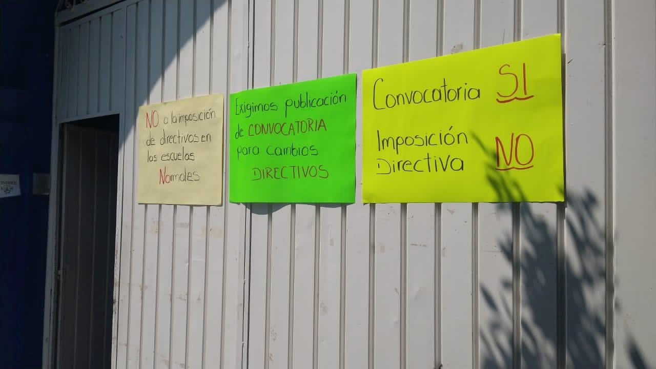 Docentes rechazan la imposición de directivos en la Normal de Chiautla 