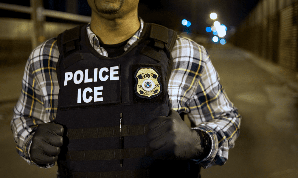 Identifican a agentes falsos del ICE que extorsionan y roban a migrantes 