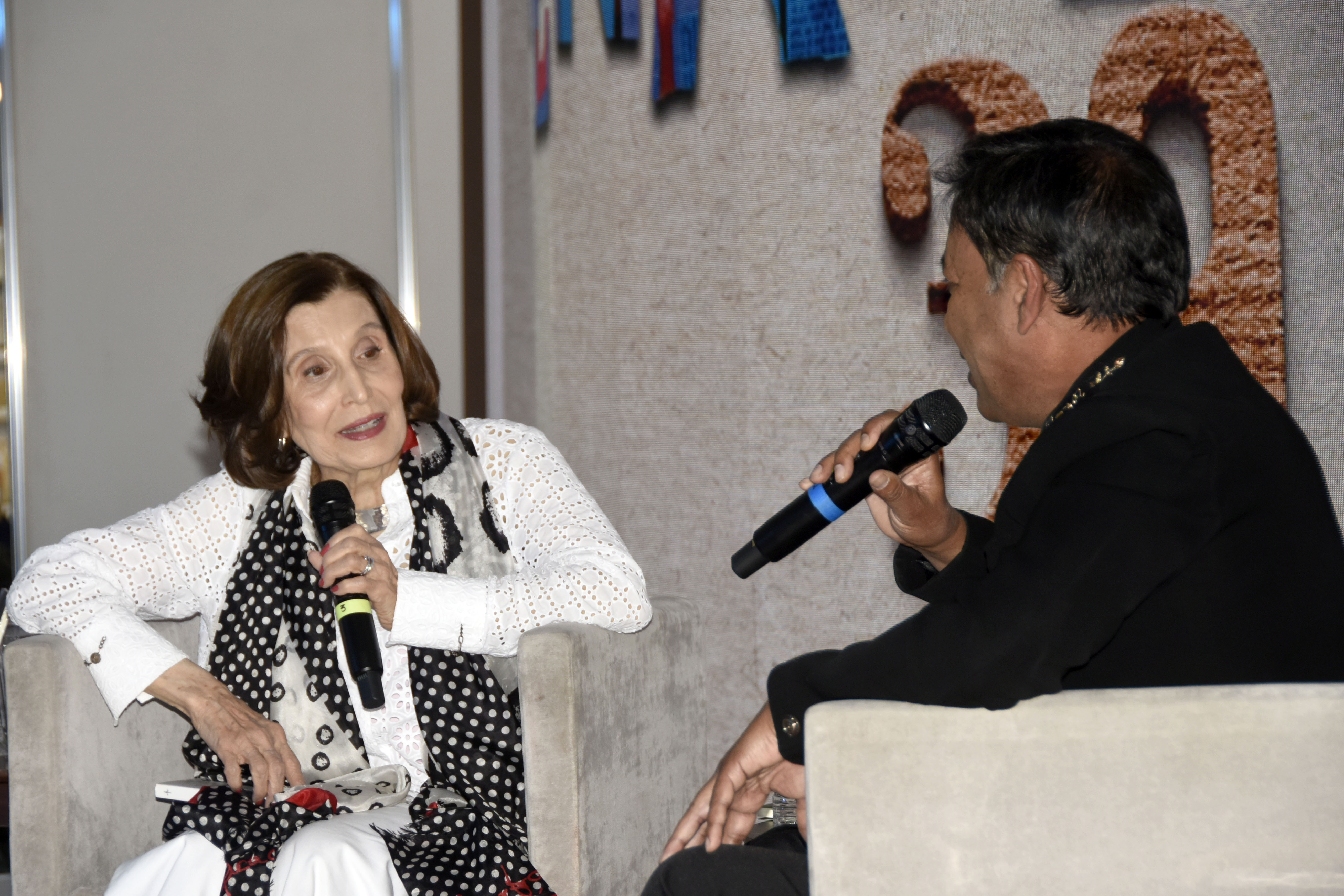 Ángeles Mastretta y el traductor Anisuz Zaman presentan obras en la FENALI