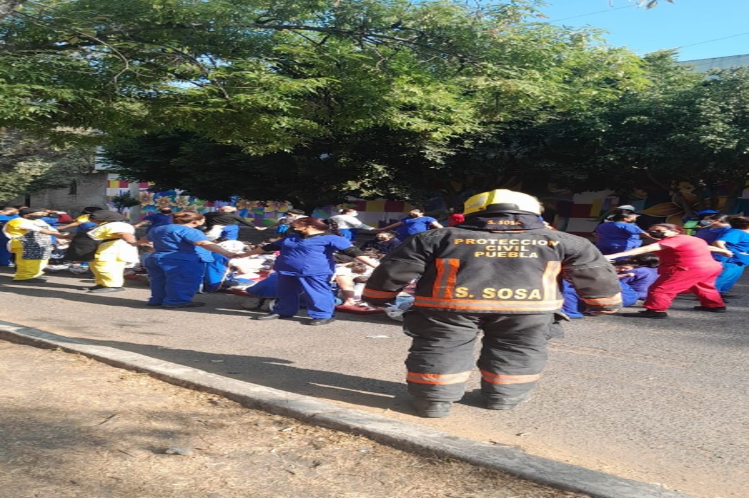 Fuga de gas provoca la evacuación de 100 infantes de una guardería en Puebla