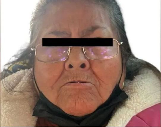 Juez concede arresto domiciliario a doña Carlota tras disparar a invasores en Chalco