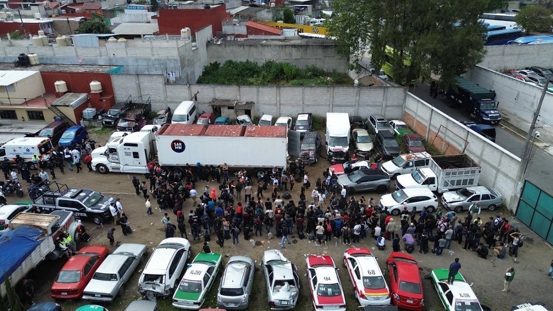 Encuentran a cerca de 250 migrantes hacinados en un tráiler en Xalapa