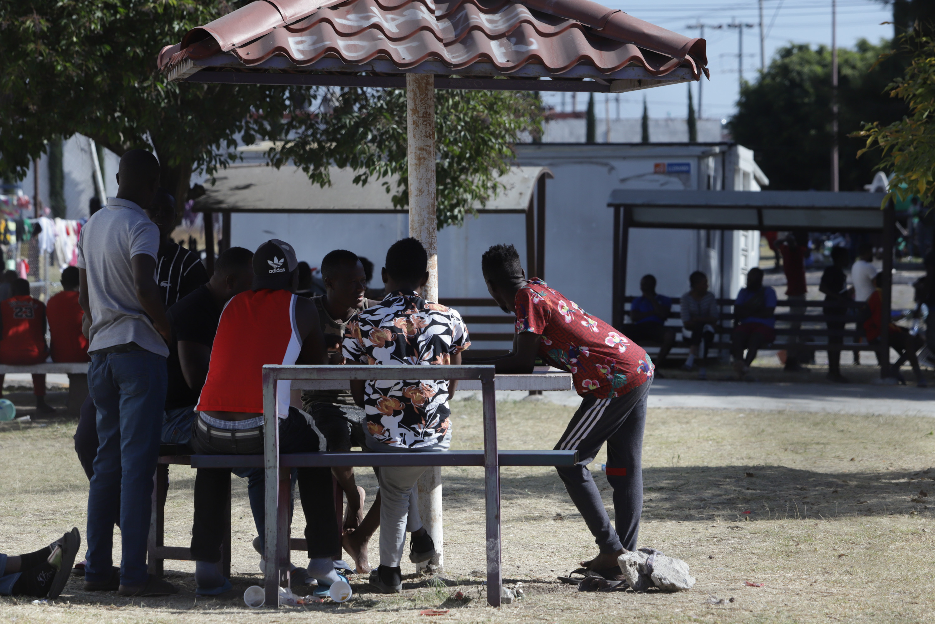 Cierran albergue para migrantes en Texas por un brote de sarampión