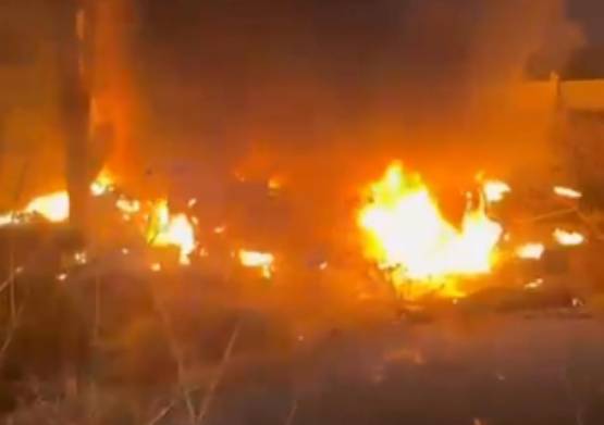 Se incendia automóvil sobre Periférico-Ecológico durante la madrugada del jueves 