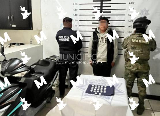 Policías de Texmelucan aseguran sujeto ligado a robos por venta de autos en Facebook