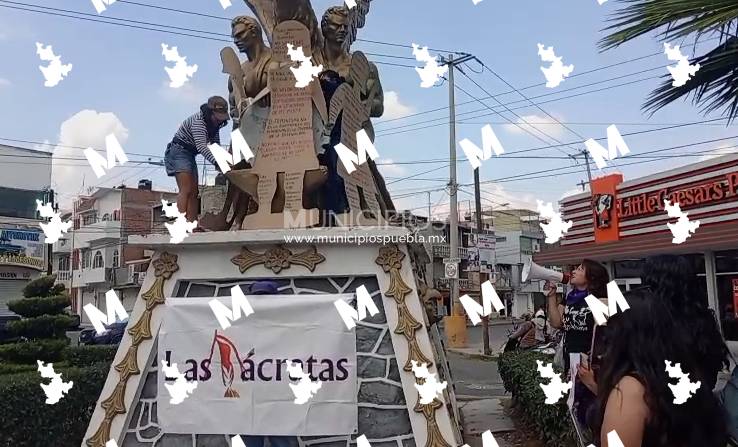 Colectivas exigen igualdad laboral durante marcha del 8M en Texmelucan