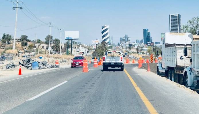 Avanza construcción de la nueva caseta de la Vía Atlixcáyotl