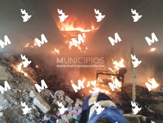 Indigentes generan incendio en Texmelucan, debajo de un puente