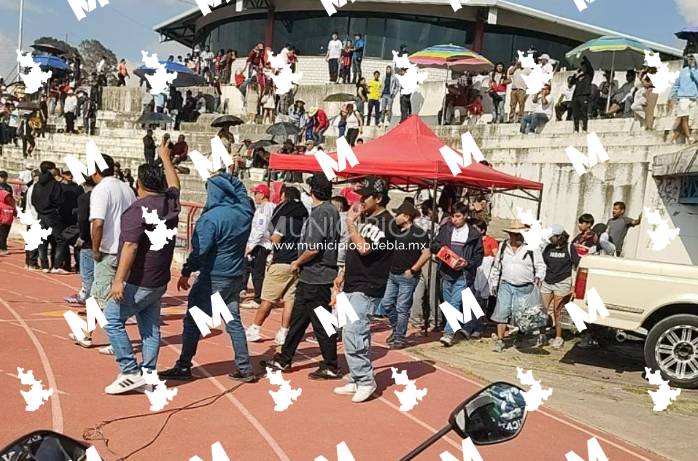 Se desata riña durante final de Futbol en Texmelucan