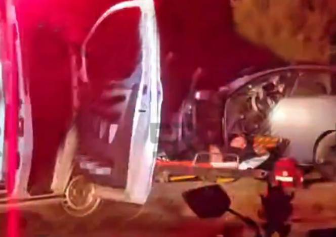Auto se impacta contra tractor en Atlixco; hay un muerto y un herido 