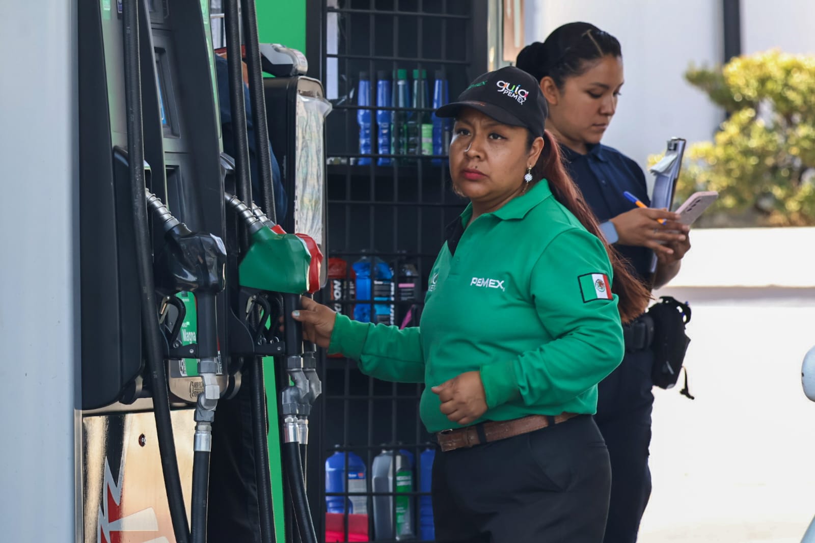 Los poblanos ya pagan a más de 27 pesos el litro de gasolina