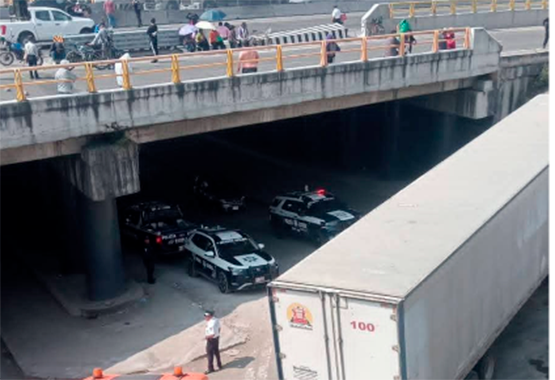 Bloquean nuevamente vecinos de San Miguel Espejo autopista Puebla-Orizaba 