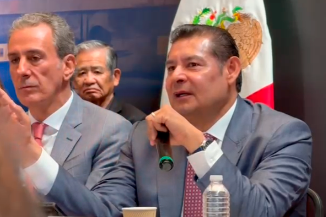 Gobierno donará 1.5 hectáreas a empresarios poblanos para Complejo Aeroportuario 