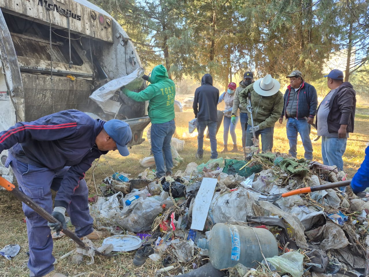 Retiran más de 3 toneladas de basura de barrancas de Chiautzingo