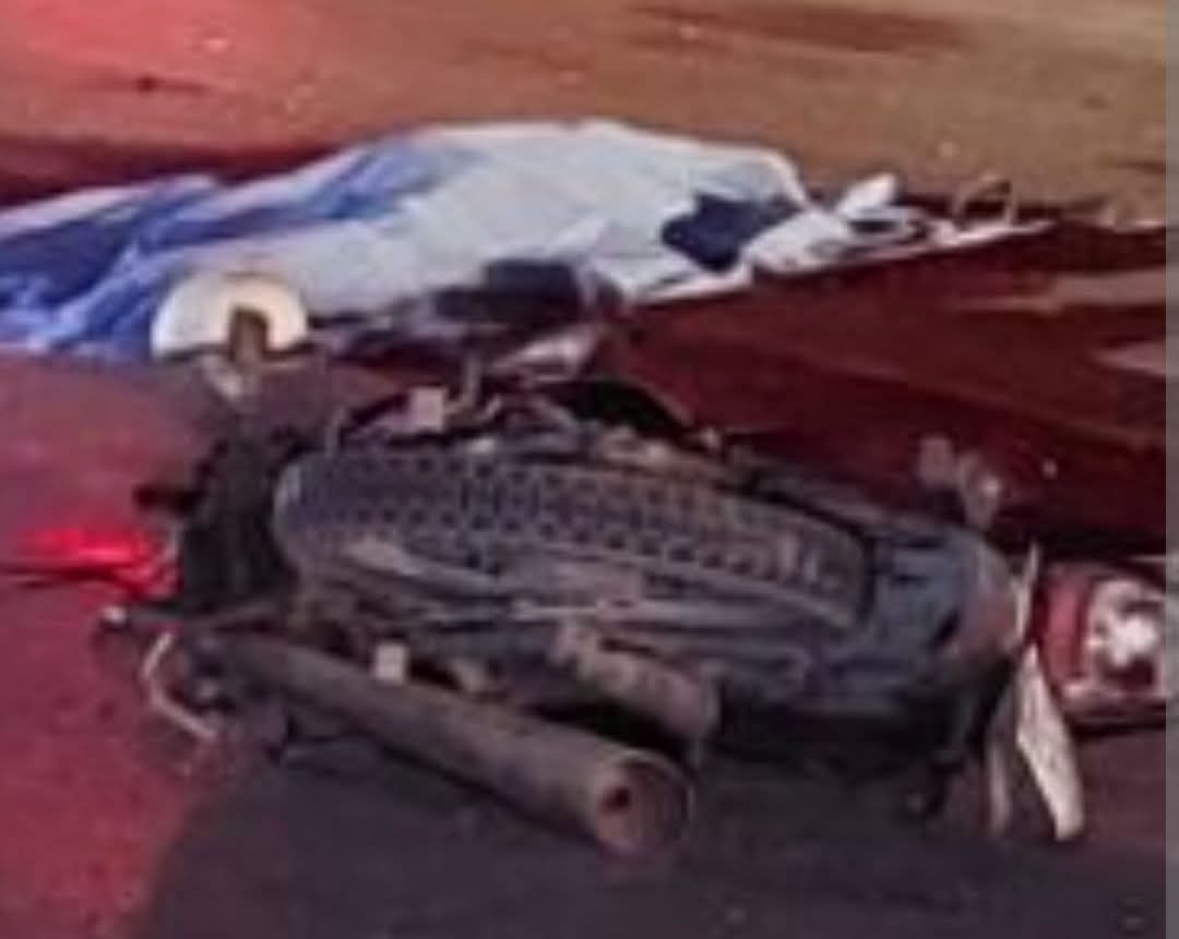 Mueren dos jóvenes tras derrapar sobre su motocicleta en Acateno