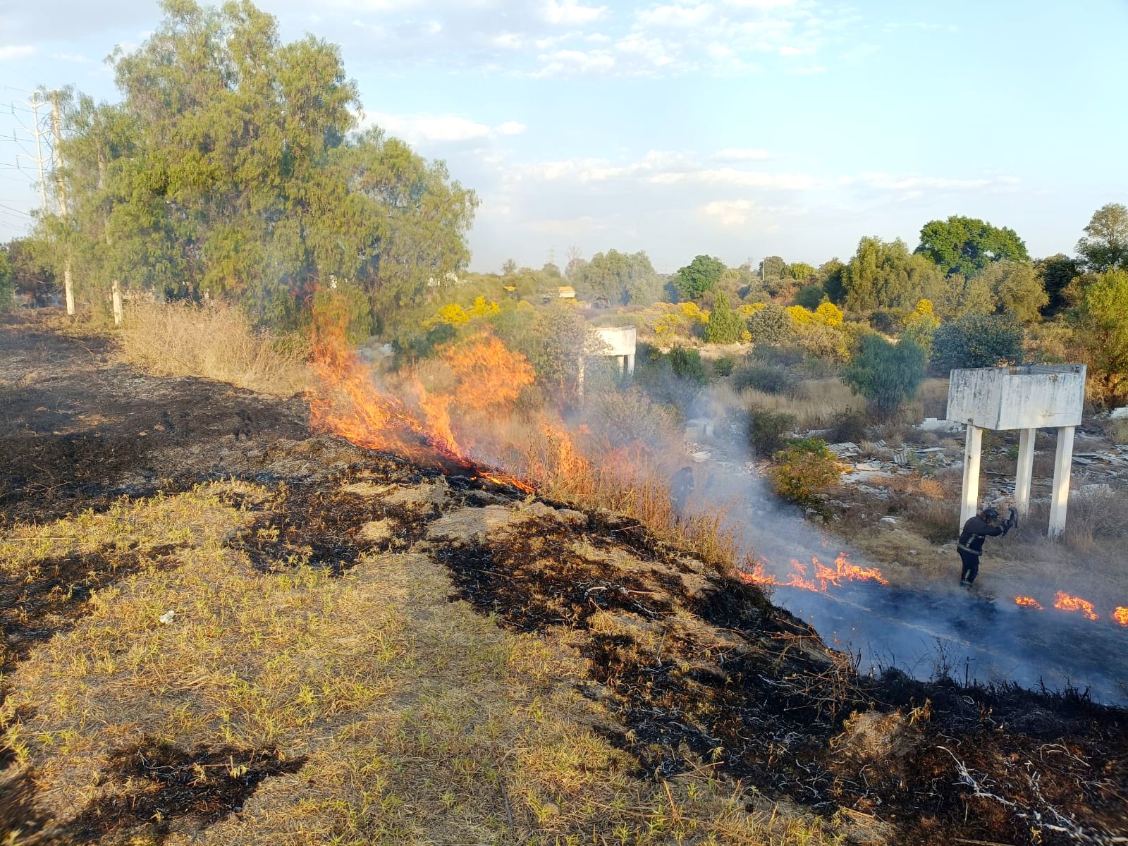 Intervención oportuna de bomberos  evita mayores daños por incendios en Texmelucan