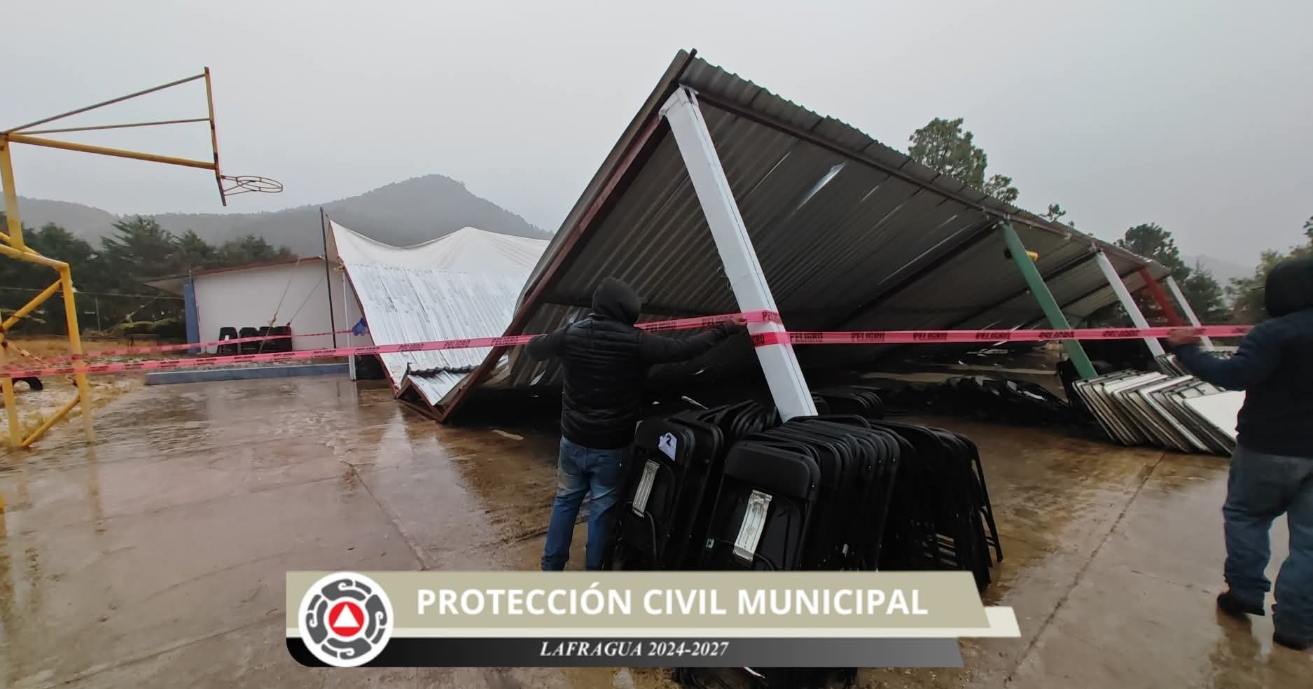 Granizada en Lafragua deja estructura metálica derribada en escuela