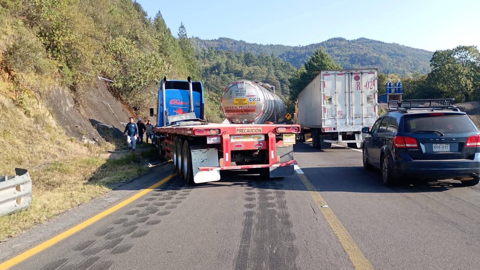 Accidente en la Puebla-Orizaba mantiene el cierre a la circulación Accidente en la Puebla-Orizaba mantiene el cierre a la circulación