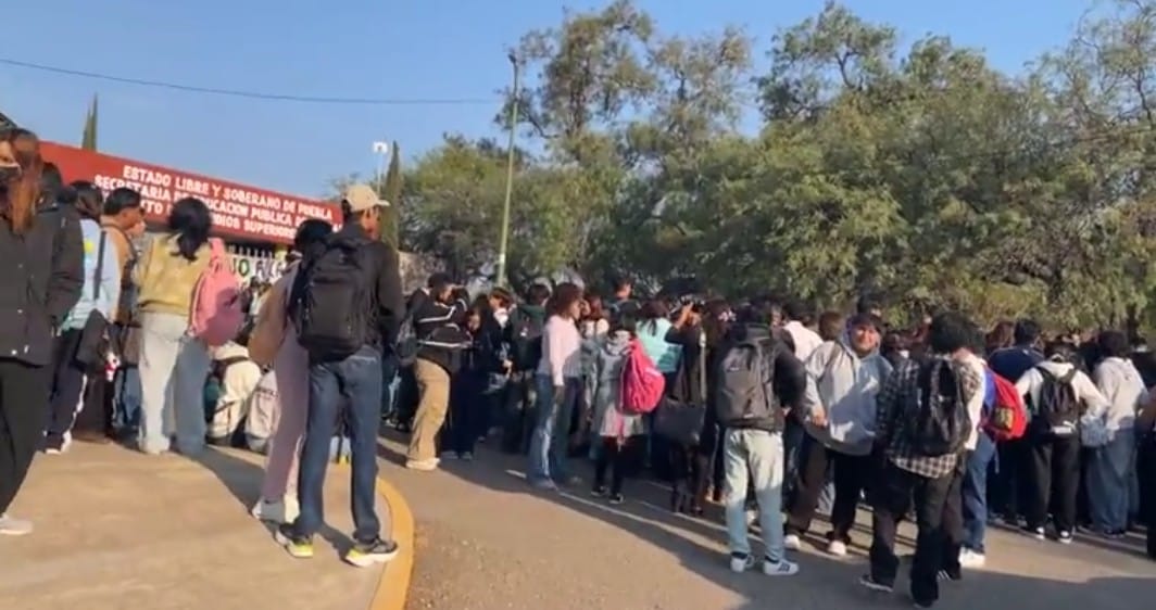 Se registran paros y protestas en instituciones educativas de Tehuacán por presunta imposición de directivos
