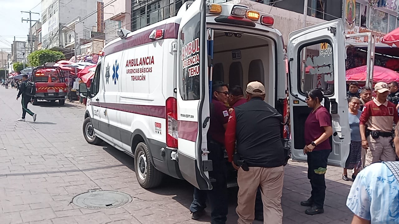 Hombre es hospitalizado tras presunta ingesta de veneno para ratas en el centro de Tehuacán