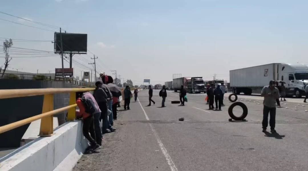 Nuevamente manifestantes cierran autopista Puebla-Orizaba 