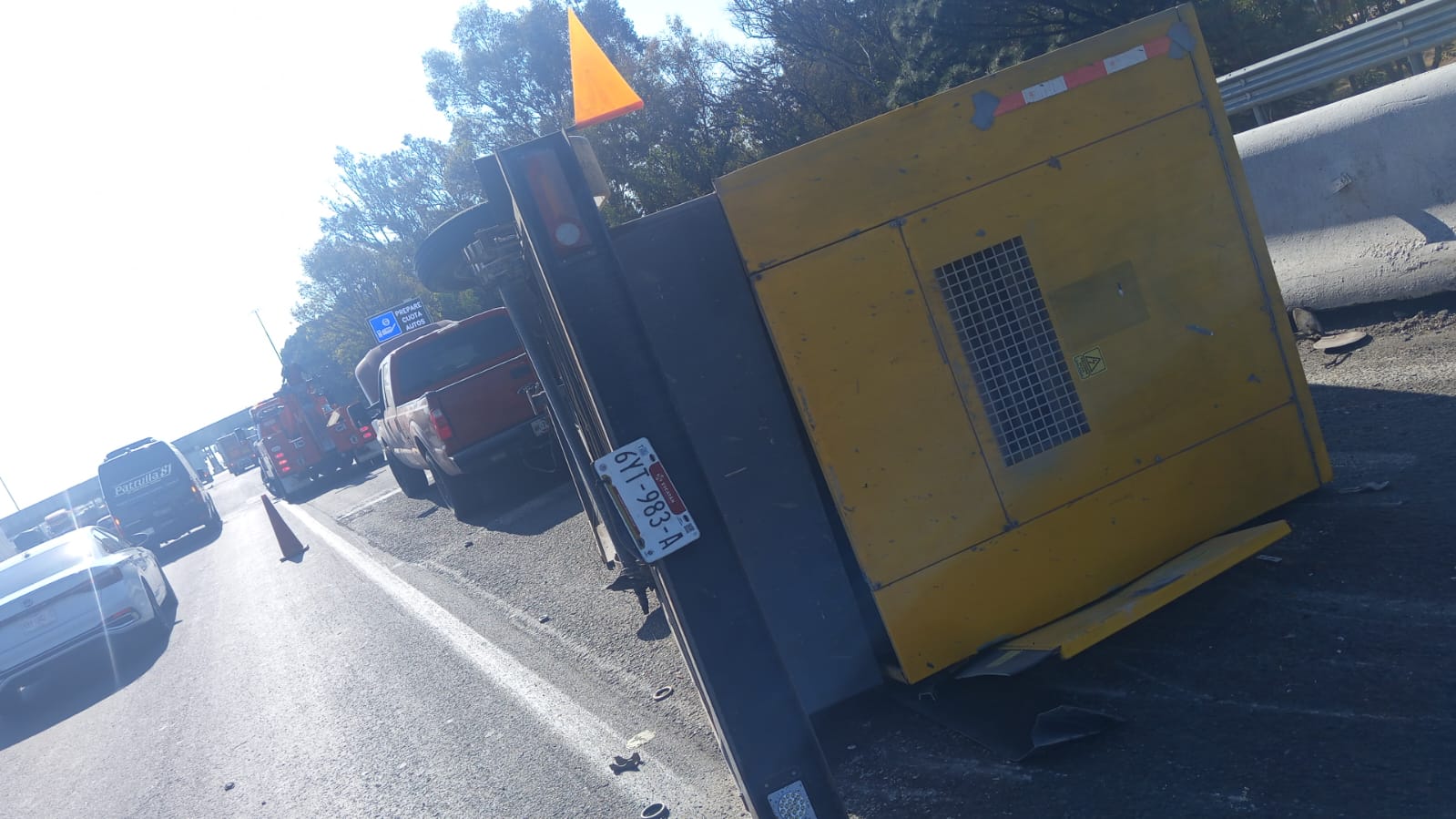 Volcadura sobre la Puebla-Orizaba mantiene el cierre a la circulación 