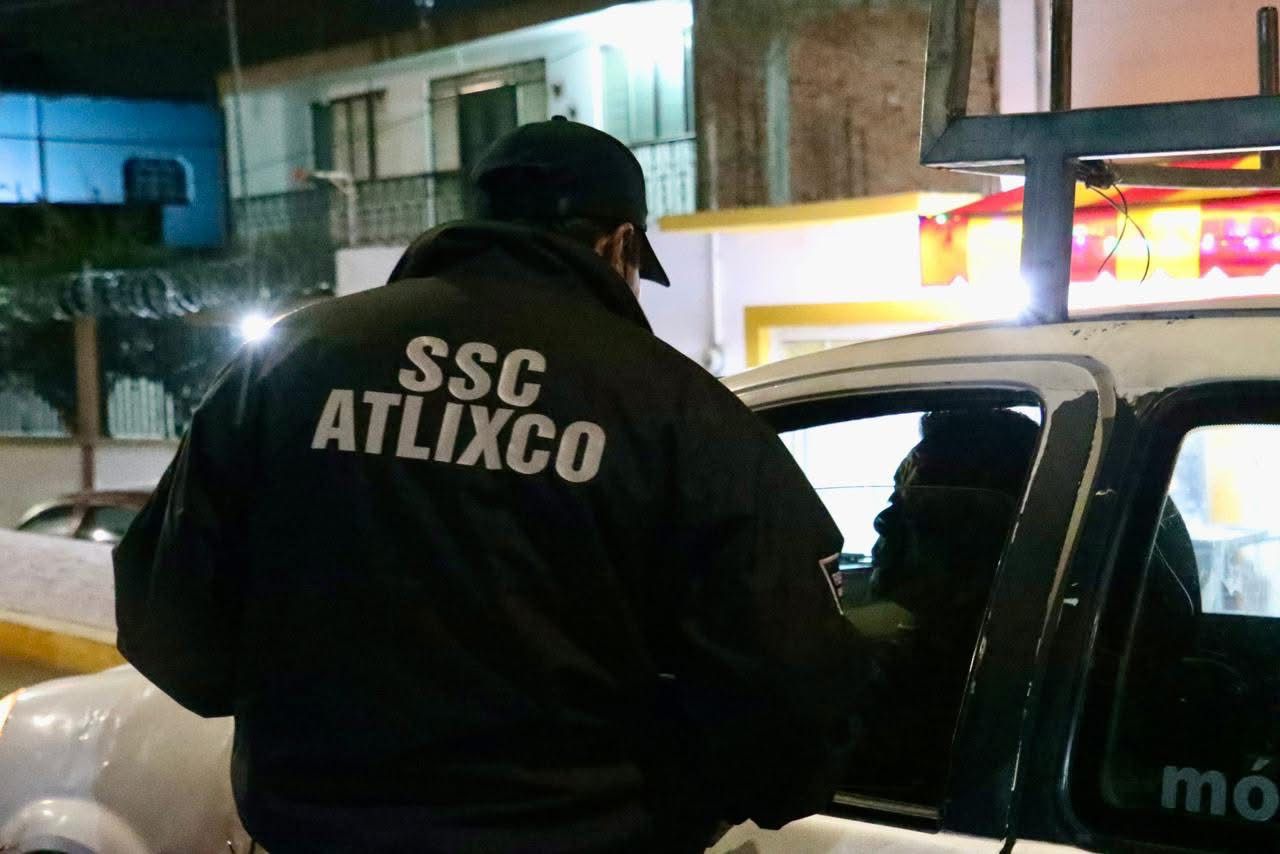 En Atlixco motociclista agrede a agente de tránsito 